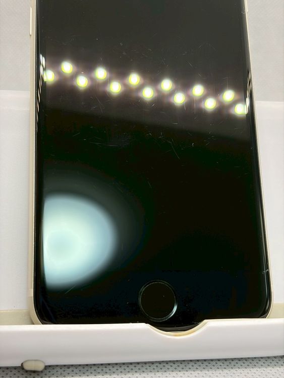 ��SIM�ե꡼ iPhoneSE ��3���� 128GB �������饤�� �Хåƥ꡼81%