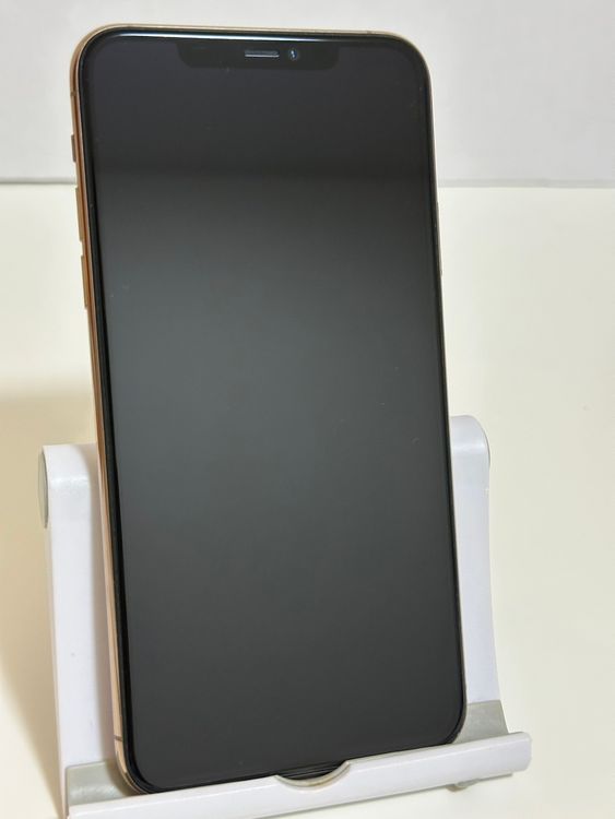 ���Хåƥ꡼82% SIM�ե꡼ iPhone11ProMax 64GB �������