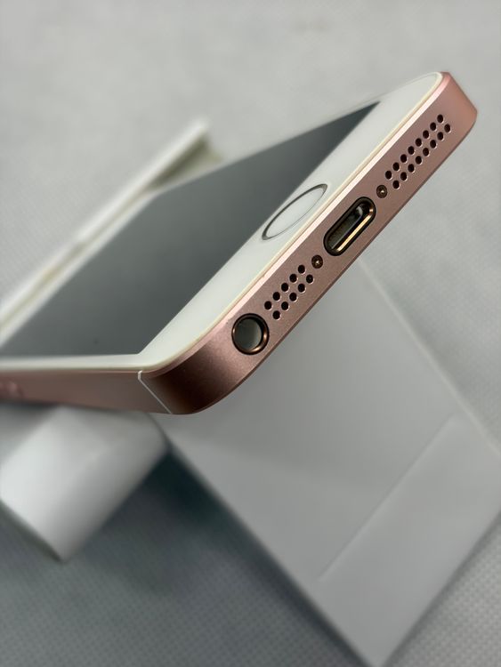 ���ϥԥͥ��ͥå� SIM�ե꡼iPhoneSE 64GB ������������ɡ�97%