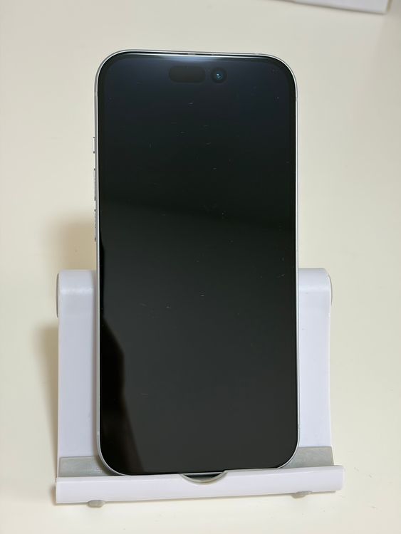 ���Хåƥ꡼86% SIM�ե꡼ iPhone15 128GB �֥롼