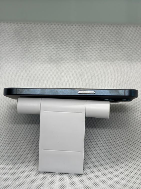 ���Хåƥ꡼87% SIM�ե꡼ iPhone15Pro 128GB �֥롼