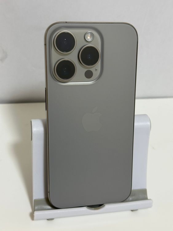 ���Хåƥ꡼100�� SIM�ե꡼ iPhone15Pro 256GB �ʥ���������˥���