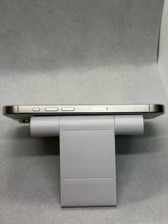 ���Хåƥ꡼88% SIM�ե꡼ iPhone15Pro 512GB �ۥ磻�ȥ����˥���
