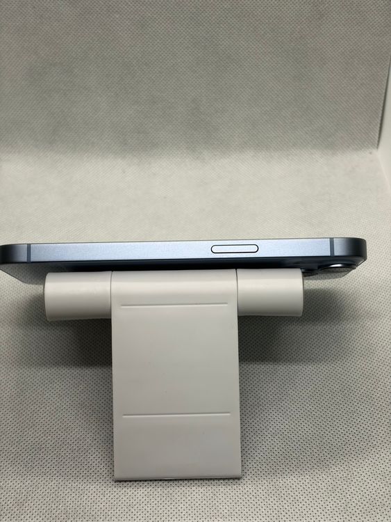 ���Хåƥ꡼84% SIM�ե꡼ iPhone14 128GB �֥롼