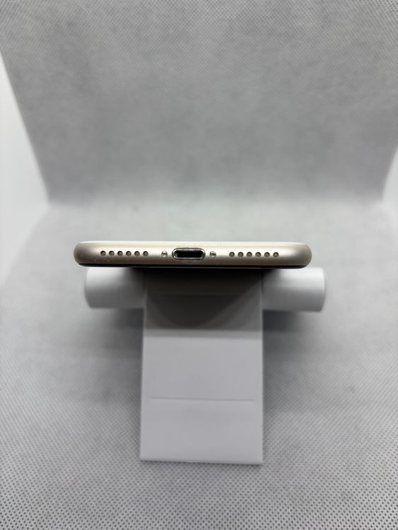 ���ϥԥͥ��ͥå� SIM�ե꡼ iPhoneSE ��3���� 64GB �������饤�� �Хåƥ꡼83%