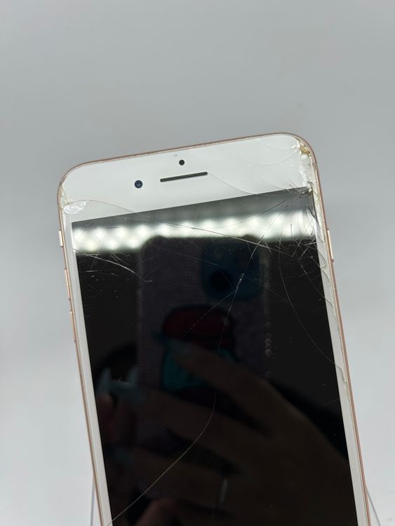 ��SIM�ե꡼ iPhone8Plus  64GB ������������� �Хåƥ꡼79%
