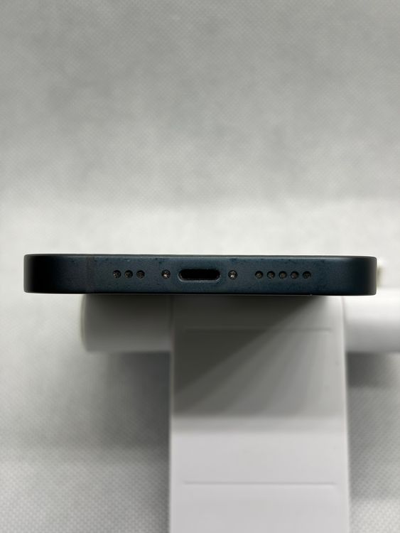 ���Хåƥ꡼84% SIM�ե꡼ iPhone14 128GB �ߥåɥʥ���