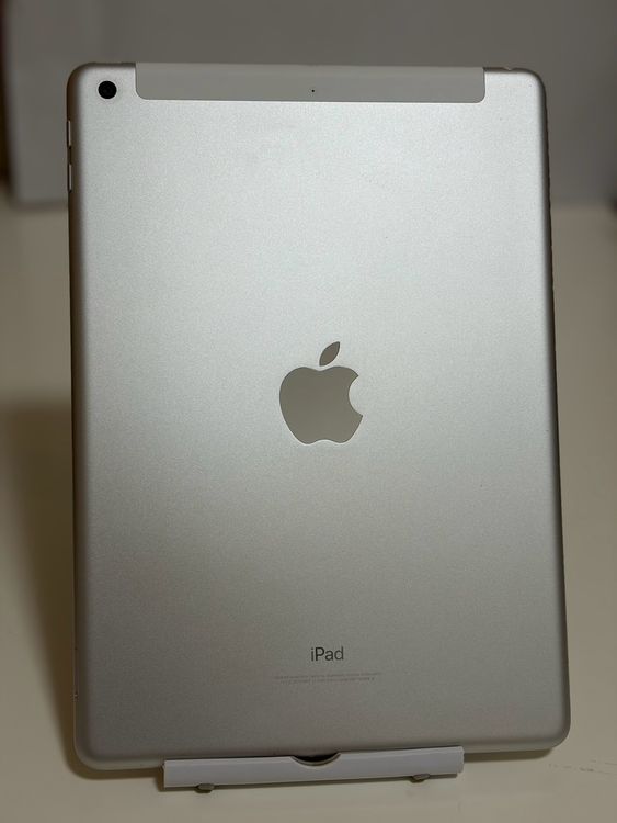 ���Хåƥ꡼88% ���� SIM�ե꡼ iPad ��5���� 32GB ����С�