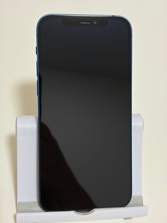 ���Хåƥ꡼85% SIM�ե꡼ iPhone12 64GB �֥롼