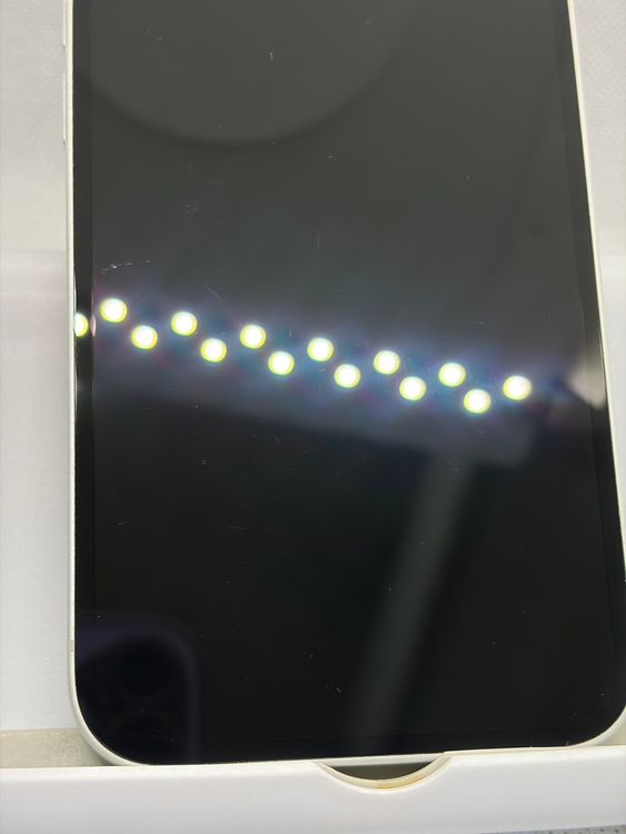 ���Хåƥ꡼90% SIM�ե꡼ iPhone16e 128GB �ۥ磻��