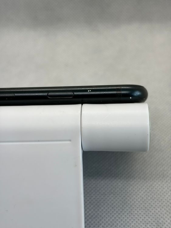 ���Хåƥ꡼85% SIM�ե꡼ iPhoneSE ��3���� 64GB �ߥåɥʥ���