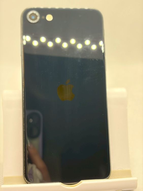 ���Хåƥ꡼85% SIM�ե꡼ iPhoneSE ��3���� 64GB �ߥåɥʥ���