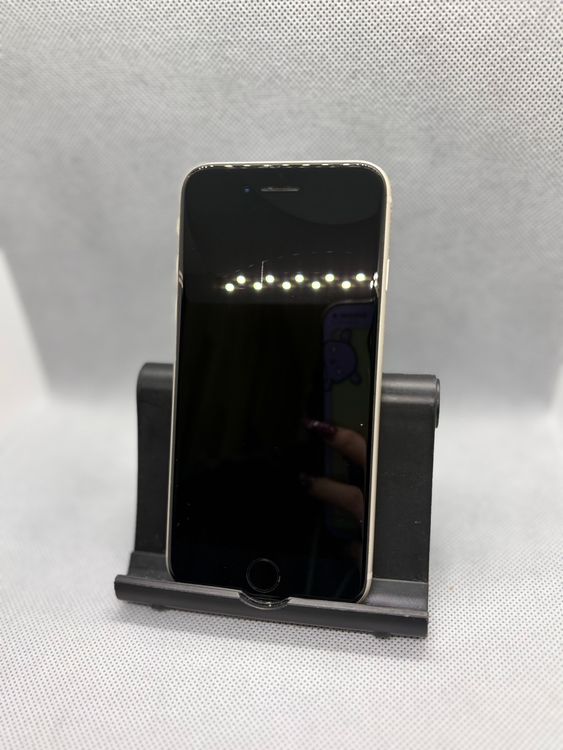 ���ϥԥͥ� SIM�ե꡼ iPhoneSE ��3���� 128GB �������饤�� �Хåƥ꡼83%