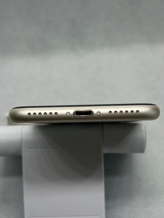 ��Ķ���� �Хåƥ꡼89% SIM�ե꡼ iPhoneSE ��3���� 128GB �������饤��