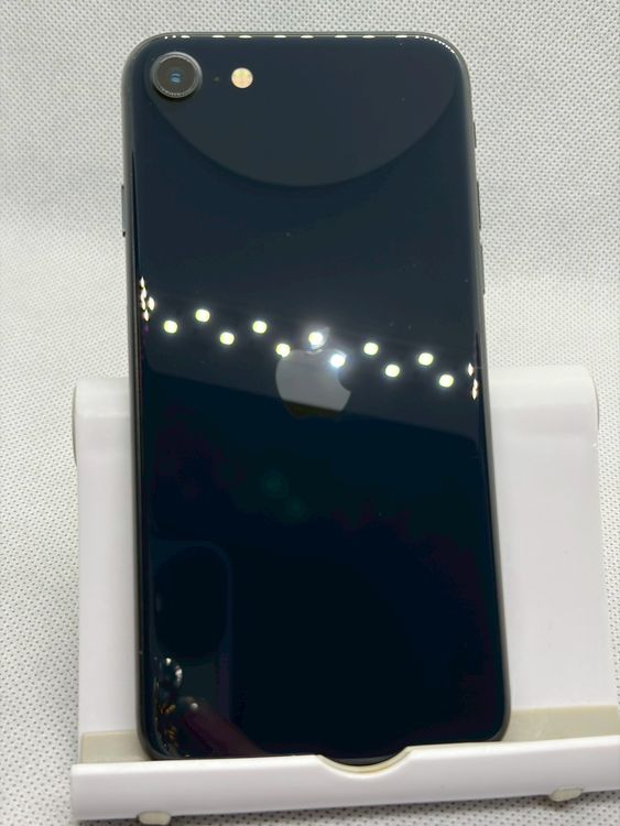 ��SIM�ե꡼ iPhoneSE ��3���� 128GB �ߥåɥʥ��� �Хåƥ꡼82%