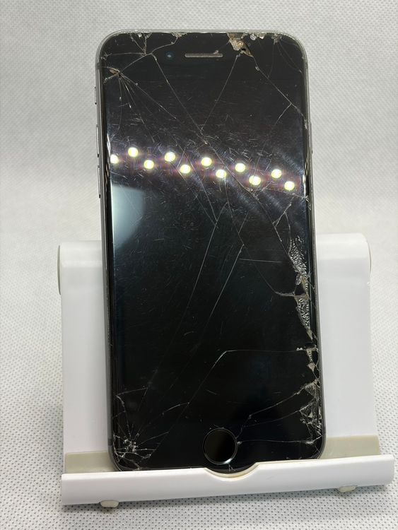 ���Хåƥ꡼85% SIM�ե꡼ iPhone8 64GB ���졼