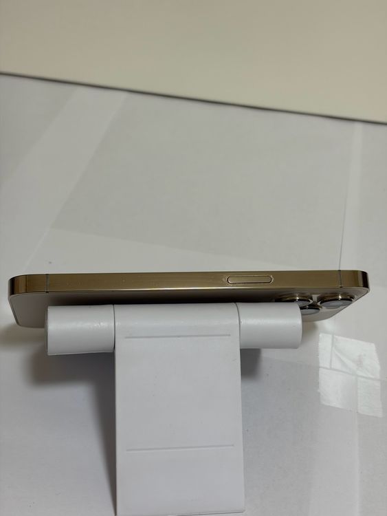 ���Хåƥ꡼82% SIM�ե꡼ iPhone13Pro 256GB �������