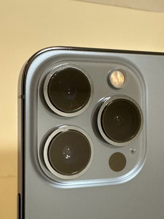 ���Хåƥ꡼83% SIM�ե꡼ iPhone13Pro 256GB ������֥롼