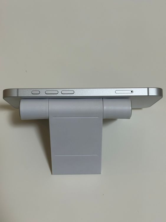 ������ �Хåƥ꡼100% SIM�ե꡼ iPhone16e 128GB �ۥ磻��