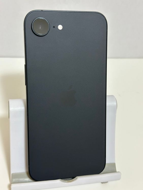 ���Хåƥ꡼92% SIM�ե꡼ iPhone16e 128GB �֥�å�