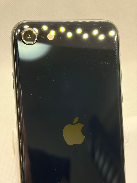 ���Хåƥ꡼86% SIM�ե꡼ iPhoneSE ��3���� 128GB �ߥåɥʥ���