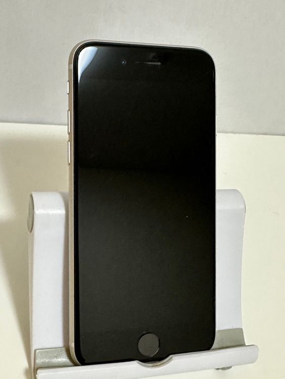 ���Хåƥ꡼82% SIM�ե꡼ iPhoneSE ��3���� 64GB �������饤��