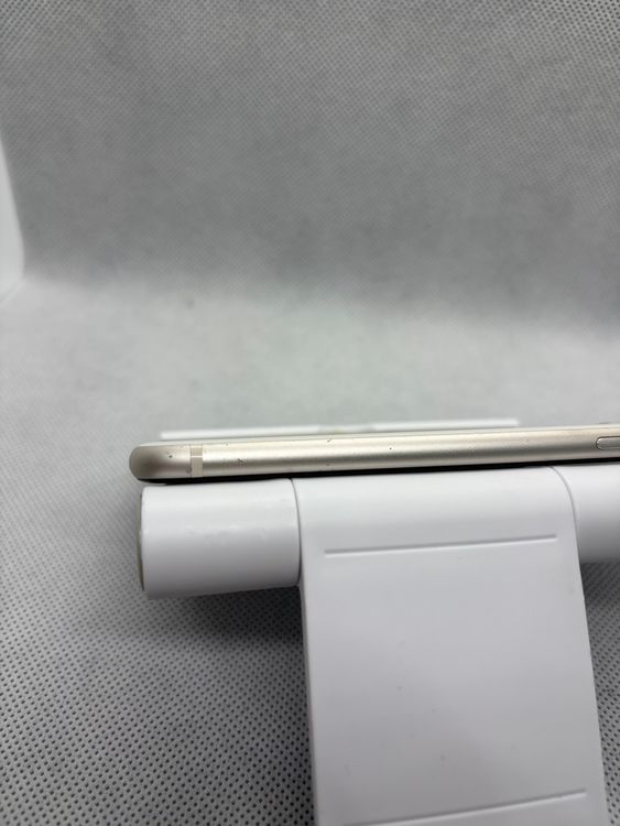 ���ϥԥͥ��ͥå� SIM�ե꡼ iPhoneSE ��3���� 64GB �������饤�� �Хåƥ꡼83%