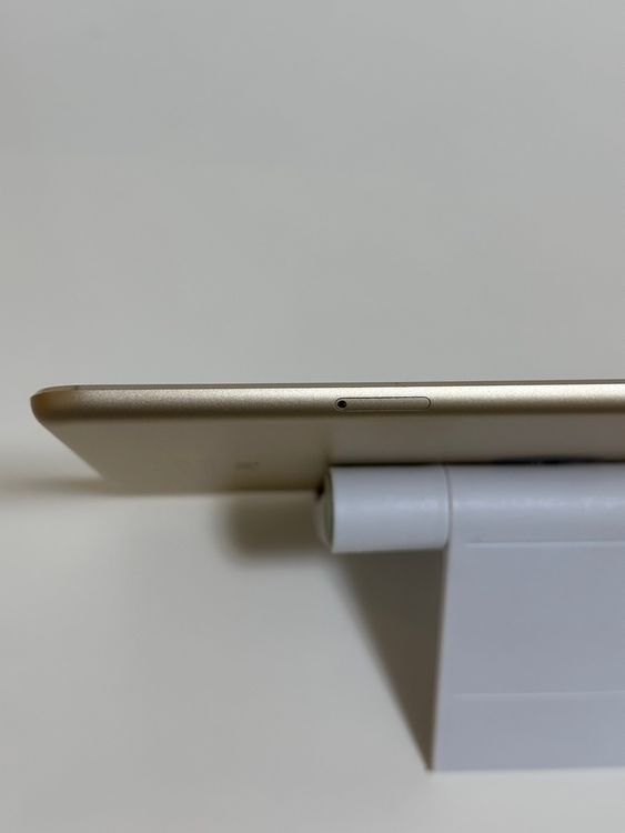 ��iPad mini 4 128GB ������� au
