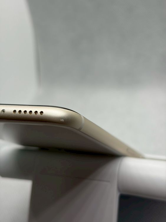 ���Хåƥ꡼86% SIM�ե꡼ iPhoneSE ��3���� 64GB �������饤��