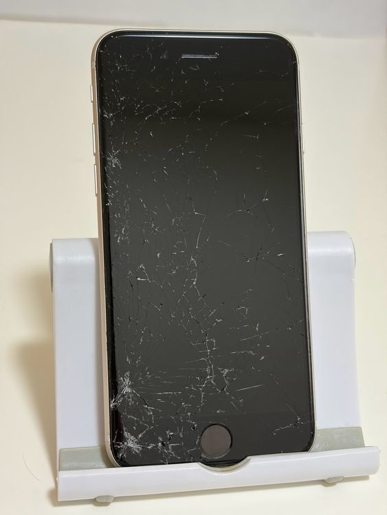 ��SIM�ե꡼ iPhoneSE ��3���� 64GB �������饤��