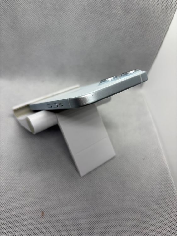 ���Хåƥ꡼89% SIM�ե꡼ iPhone15 256GB �֥롼