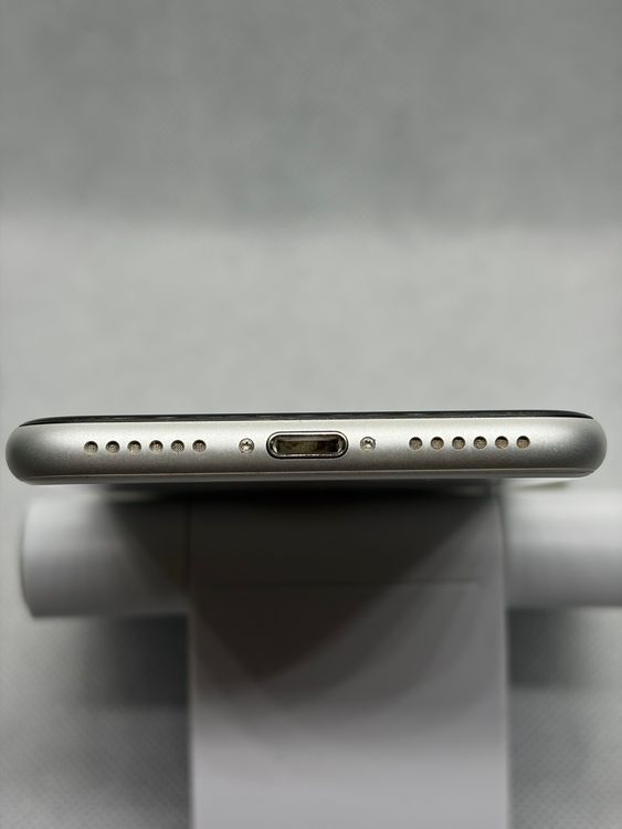 ��Ķ���� SIM�ե꡼ iPhoneSE ��2���� 64GB �ۥ磻�� �Хåƥ꡼80%