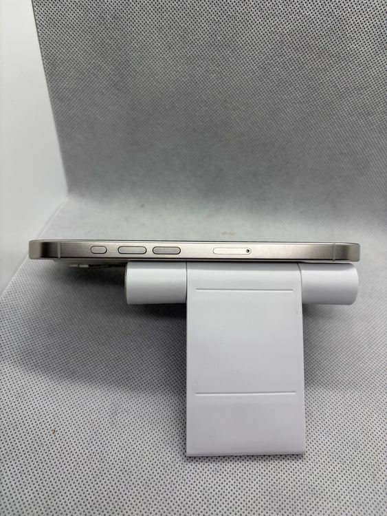 ��SIM�ե꡼ iPhone15Pro 256GB �ۥ磻�ȥ����˥��� �Хåƥ꡼82%