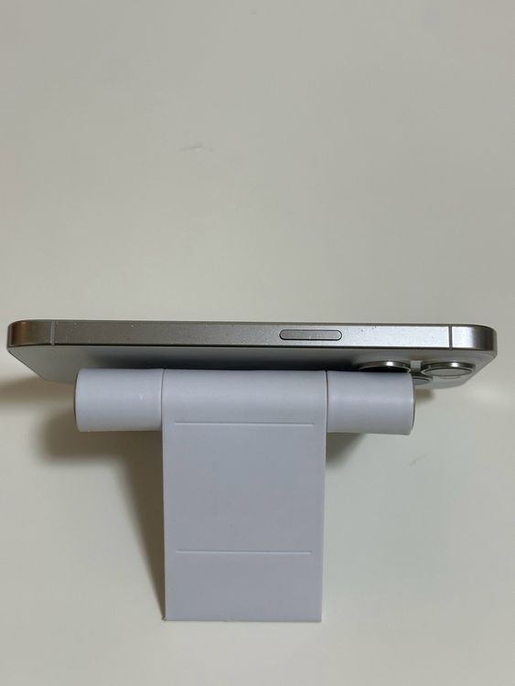 ���Хåƥ꡼82% SIM�ե꡼ iPhone15Pro 256GB �ۥ磻�ȥ����˥���