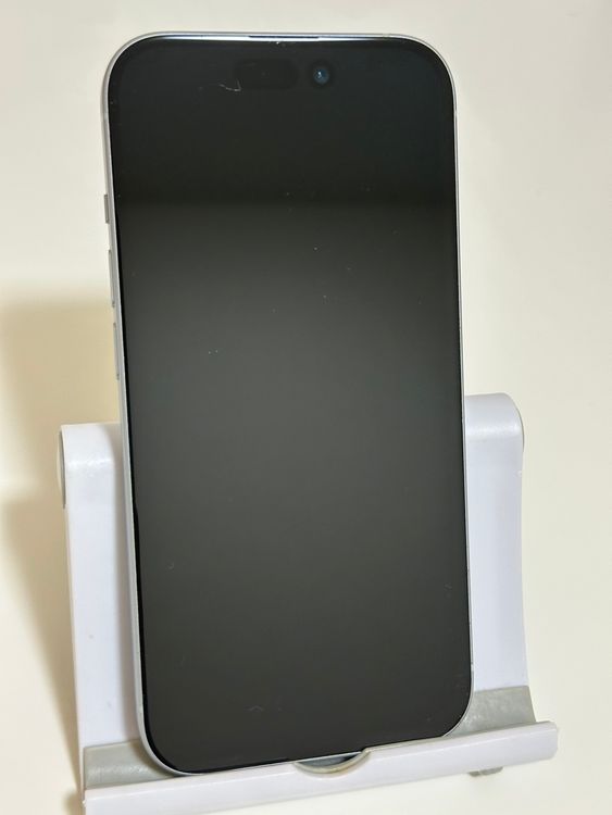 ���Хåƥ꡼81% SIM�ե꡼ iPhone15 128GB �֥롼