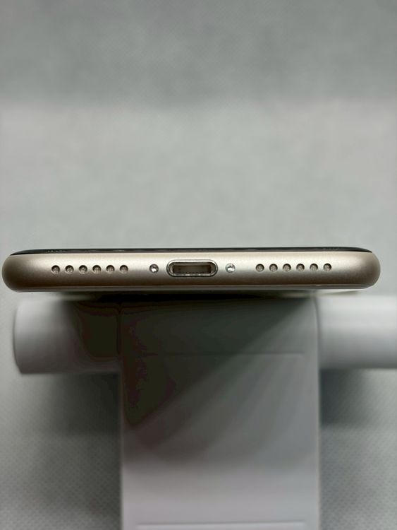 ������ SIM�ե꡼ iPhoneSE ��3���� 64GB �������饤�� �Хåƥ꡼81%