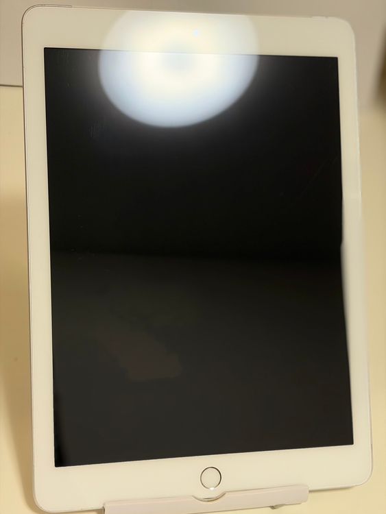 ���Хåƥ꡼84% SIM�ե꡼ iPad ��6���� 32GB ����С�