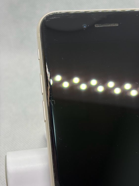���Хåƥ꡼81% SIM�ե꡼ iPhoneSE ��3���� 64GB �������饤��