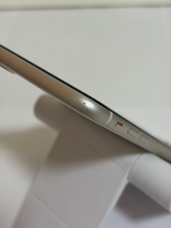���Хåƥ꡼86% SIM�ե꡼ iPhoneSE ��3���� 128GB �������饤��