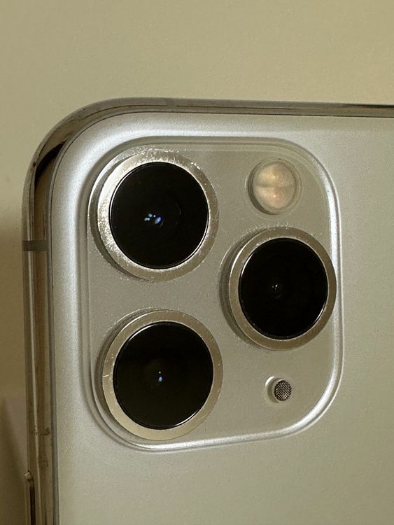 ���Хåƥ꡼90% SIM�ե꡼ iPhone11Pro 64GB ����С�
