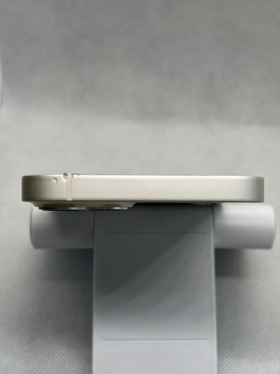 ���Хåƥ꡼83% SIM�ե꡼ iPhone13 128GB �������饤��