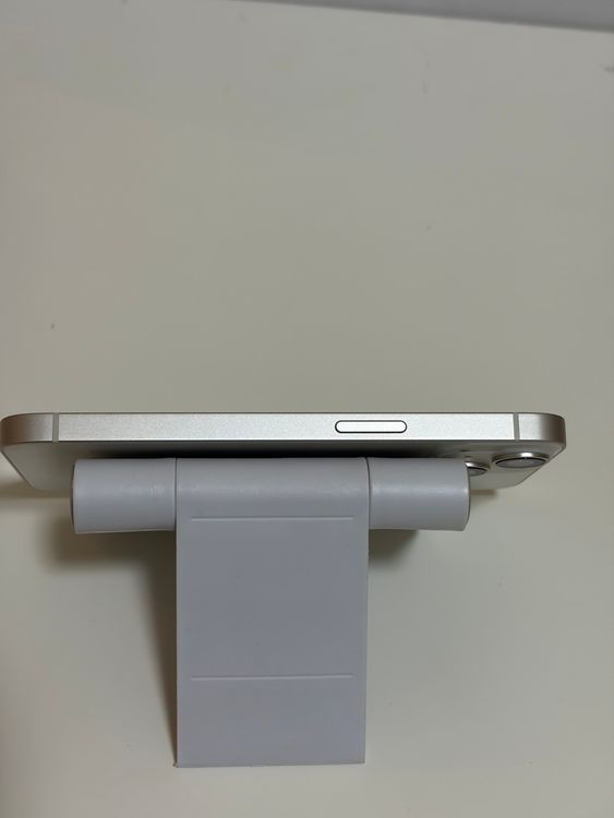 ���Хåƥ꡼85% SIM�ե꡼ iPhone14 128GB �������饤��