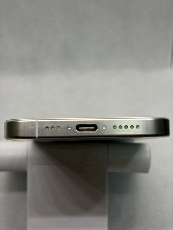 ���Хåƥ꡼88% SIM�ե꡼ iPhone15Pro 512GB �ۥ磻�ȥ����˥���