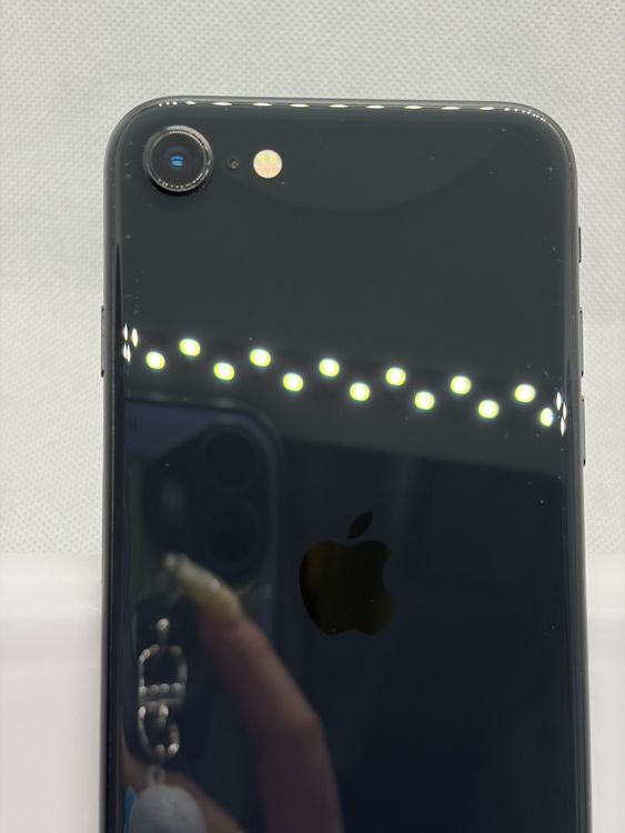 ���Хåƥ꡼84% SIM�ե꡼ iPhoneSE ��2���� 128GB �֥�å�