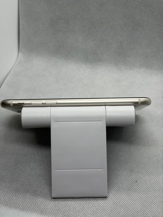 ��SIM�ե꡼ iPhoneSE ��3���� 64GB �������饤�ȡ��Хåƥ꡼80%