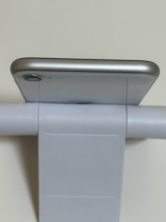 ������ SIM�ե꡼ iPhoneSE ��2���� 64GB �ۥ磻��