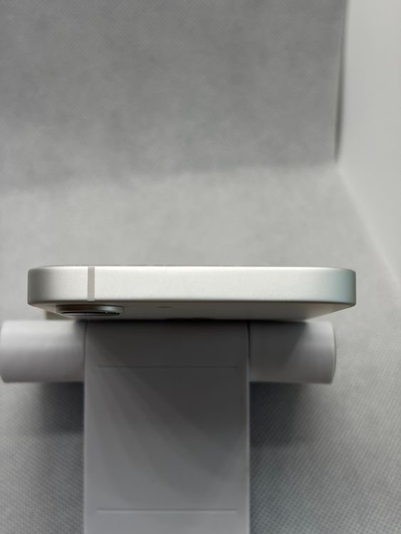 ������̤���� SIM�ե꡼ iPhone17e 256GB �ۥ磻��