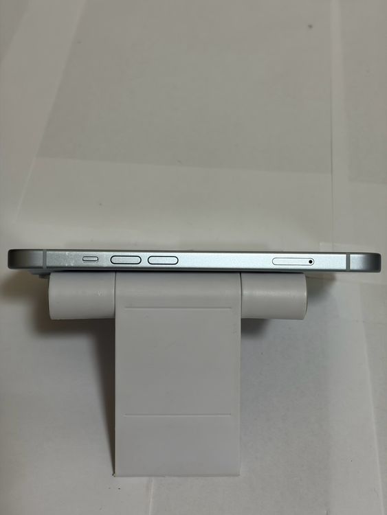 ���Хåƥ꡼87% SIM�ե꡼ iPhone15 128GB �֥롼