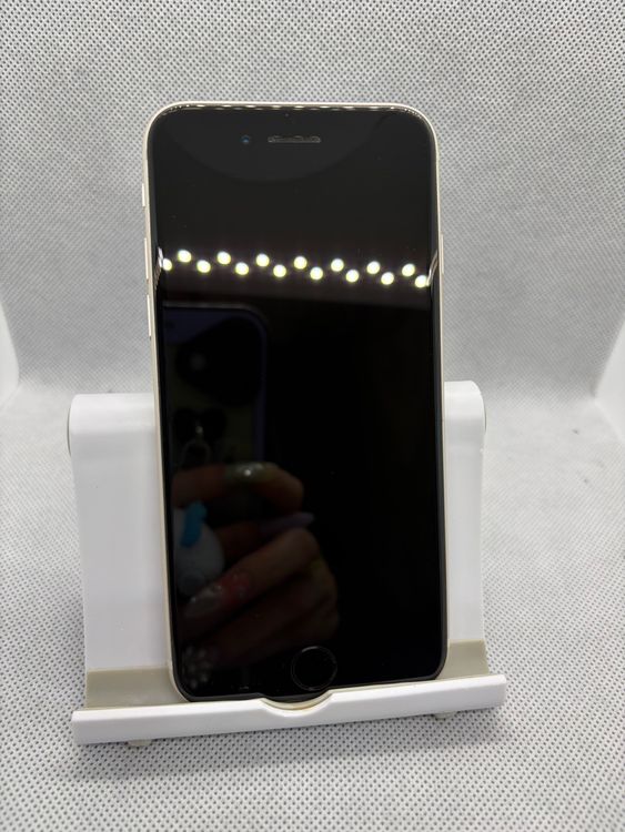 ���Хåƥ꡼100% SIM�ե꡼ iPhoneSE ��3���� 64GB �������饤��