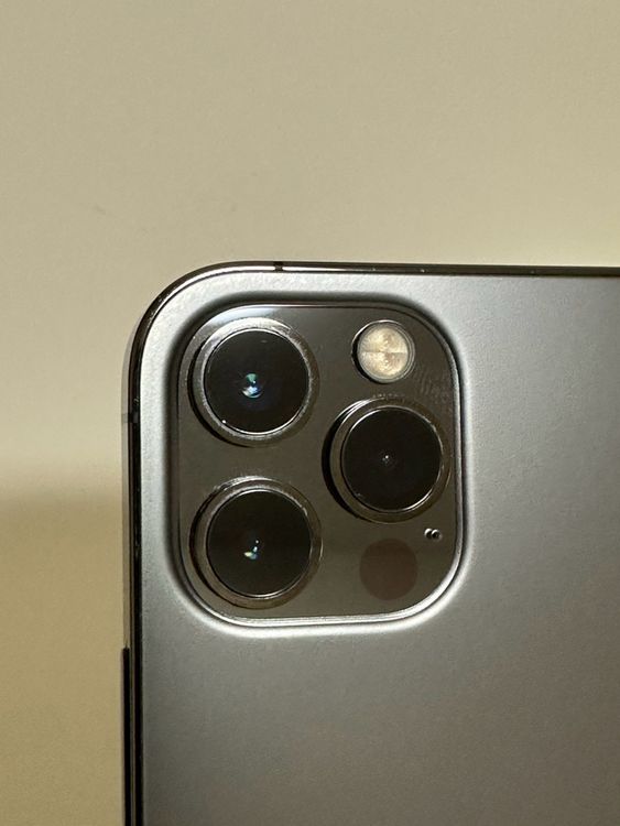 ���Хåƥ꡼81% SIM�ե꡼ iPhone12Pro 128GB ����ե�����